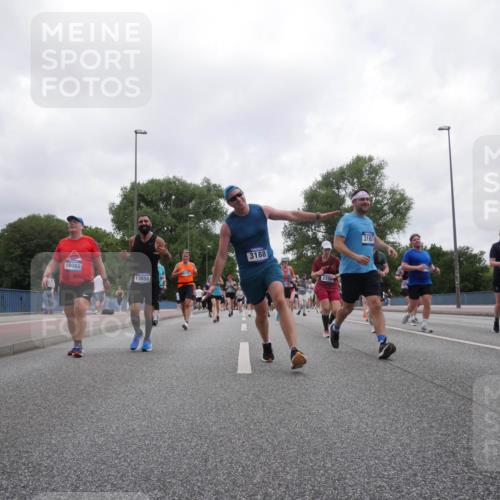 29.06.2025 - hella hamburg halbmarathon Luisa Fischer http://msf.ph/oto/8437267 29.06.2025 10:57:29 Kennedybrücke 18092, 13850, 3188, 237, 3187, 2372, 2761, 3187, 3249, 4323, 4685, 4838, 6468, 7614, 9503, 9771, 10207 meine-sportfotos.de