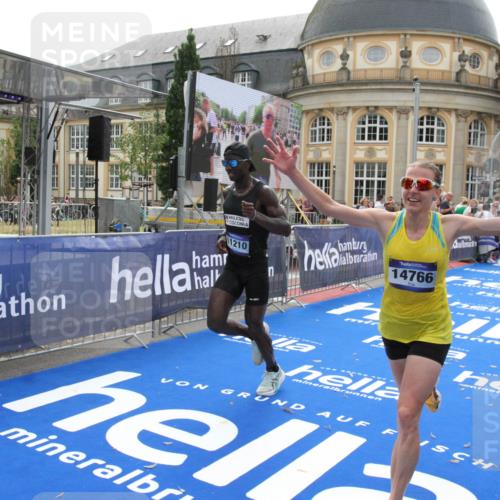 29.06.2025 - hella hamburg halbmarathon Michael Strokosch http://msf.ph/oto/8437272 29.06.2025 10:20:58 Ziel 11210, 14766, 19075 meine-sportfotos.de