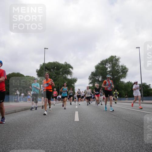 29.06.2025 - hella hamburg halbmarathon Luisa Fischer http://msf.ph/oto/8437302 29.06.2025 10:57:30 Kennedybrücke 6039, 3557, 14596, 2372, 2761, 3187, 3249, 4323, 4685, 4838, 6468, 6583, 6987, 7614, 9503, 10207 meine-sportfotos.de