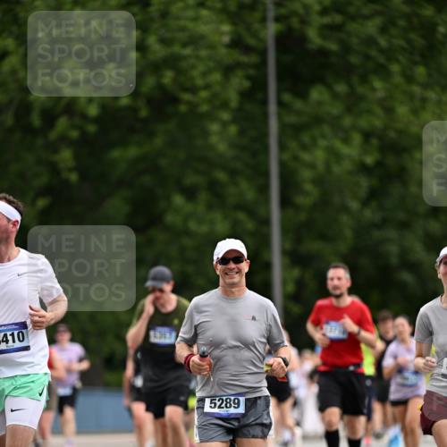 29.06.2025 - hella hamburg halbmarathon Dr. Thomas Lammeyer http://msf.ph/oto/8437324 29.06.2025 10:55:46 Kennedybrücke 1617, 1930, 2202, 2380, 2484, 2485, 2736, 2778, 3229, 3838, 4652, 4771, 5286, 5289, 5357, 5716, 6091, 6945, 7012, 7769, 7938, 7992, 8410, 8621, 9166, 9167, 9933, 10521, 10552, 10636, 10673 meine-sportfotos.de