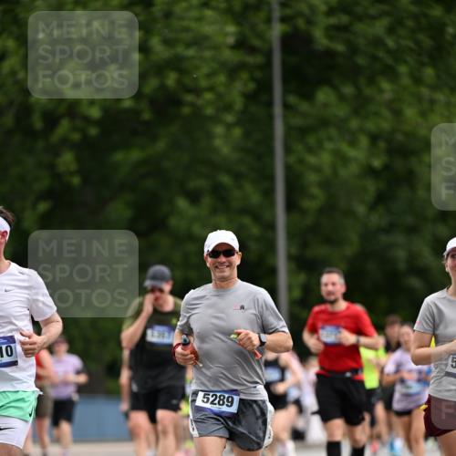 29.06.2025 - hella hamburg halbmarathon Dr. Thomas Lammeyer http://msf.ph/oto/8437331 29.06.2025 10:55:46 Kennedybrücke 1617, 1930, 2202, 2380, 2484, 2485, 2736, 2778, 3229, 3838, 4652, 4771, 5286, 5289, 5357, 5716, 6091, 6945, 7012, 7769, 7938, 7992, 8410, 8621, 9166, 9167, 9933, 10521, 10552, 10636, 10673 meine-sportfotos.de