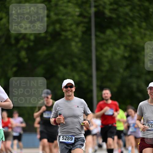 29.06.2025 - hella hamburg halbmarathon Dr. Thomas Lammeyer http://msf.ph/oto/8437342 29.06.2025 10:55:46 Kennedybrücke 1617, 1930, 2202, 2380, 2484, 2485, 2736, 2778, 3229, 3838, 4652, 4771, 5286, 5289, 5357, 5716, 6091, 6945, 7012, 7769, 7938, 7992, 8410, 8621, 9166, 9167, 9933, 10521, 10552, 10636, 10673 meine-sportfotos.de