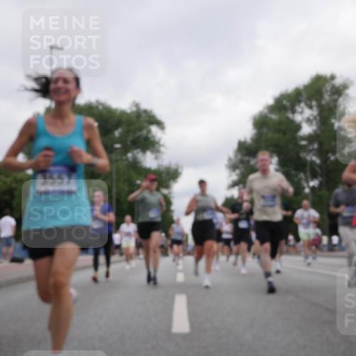 29.06.2025 - hella hamburg halbmarathon Luisa Fischer http://msf.ph/oto/8437346 29.06.2025 10:57:33 Kennedybrücke 3557, 2372, 2761, 3249, 3364, 4323, 4838, 5309, 6468, 6583, 6987, 7614, 9503 meine-sportfotos.de