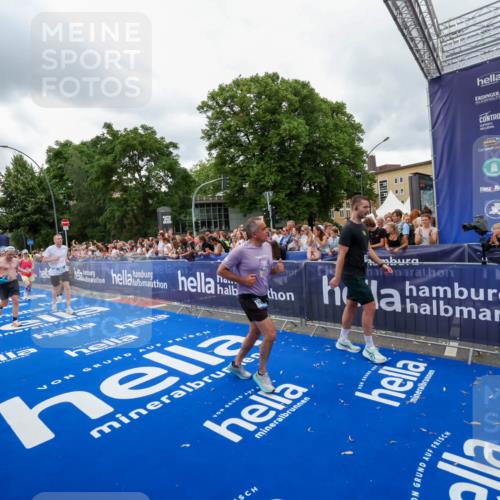 29.06.2025 - hella hamburg halbmarathon Zöllner http://msf.ph/oto/8437353 29.06.2025 10:55:00 Ziel 1327, 1506, 3652, 4249, 4616, 5020, 6433, 6994, 8514, 8698, 10266, 13988, 14638, 14660, 14845, 15156, 16047, 16623, 16868, 18181, 18325 meine-sportfotos.de