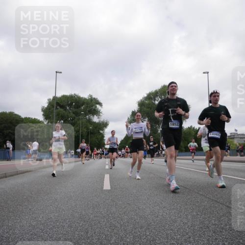 29.06.2025 - hella hamburg halbmarathon Luisa Fischer http://msf.ph/oto/8437408 29.06.2025 10:57:36 Kennedybrücke 16691, 11769, 18523, 14065, 3249, 3364, 4323, 4838, 5309, 6468, 6583, 6987 meine-sportfotos.de