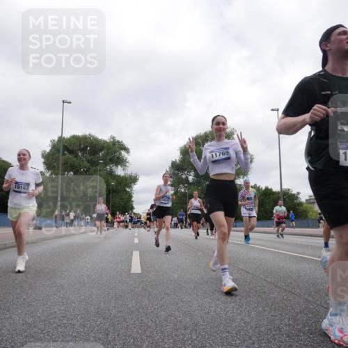 29.06.2025 - hella hamburg halbmarathon Luisa Fischer http://msf.ph/oto/8437422 29.06.2025 10:57:37 Kennedybrücke 19167, 11769, 16691, 1403, 9, 18523, 2600, 3249, 3364, 4838, 5309, 6583, 6987 meine-sportfotos.de