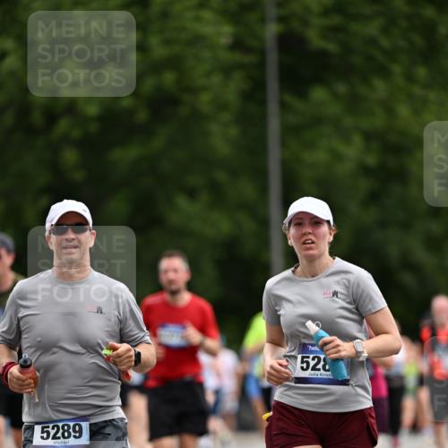 29.06.2025 - hella hamburg halbmarathon Dr. Thomas Lammeyer http://msf.ph/oto/8437423 29.06.2025 10:55:48 Kennedybrücke 1617, 1930, 2202, 2380, 2484, 2485, 2736, 2778, 3838, 4652, 4771, 5286, 5289, 5357, 5716, 6091, 6945, 7012, 7769, 7938, 7992, 8410, 8621, 9166, 9167, 9933, 10521, 10552, 10614, 10636, 10673 meine-sportfotos.de