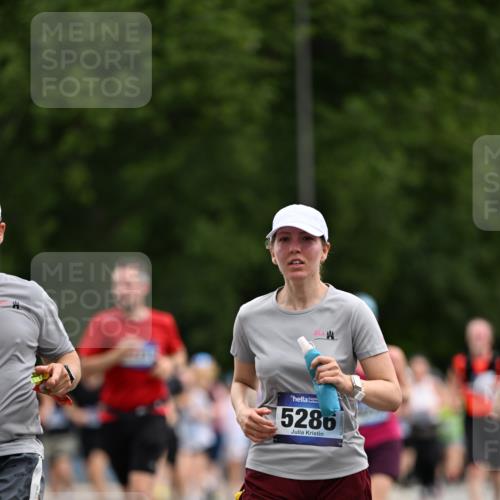 29.06.2025 - hella hamburg halbmarathon Dr. Thomas Lammeyer http://msf.ph/oto/8437440 29.06.2025 10:55:48 Kennedybrücke 1617, 1930, 2202, 2380, 2484, 2485, 2736, 2778, 3838, 4652, 4771, 5286, 5289, 5357, 5716, 6091, 6945, 7012, 7769, 7938, 7992, 8410, 8621, 9166, 9167, 9933, 10521, 10552, 10614, 10636, 10673 meine-sportfotos.de