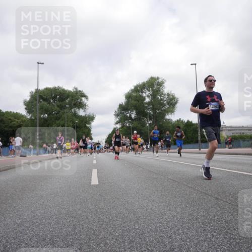 29.06.2025 - hella hamburg halbmarathon Luisa Fischer http://msf.ph/oto/8437517 29.06.2025 10:57:42 Kennedybrücke 12923, 2600, 3364, 4720, 5309, 5856, 5933, 6583, 6987, 7946, 7986, 9130 meine-sportfotos.de