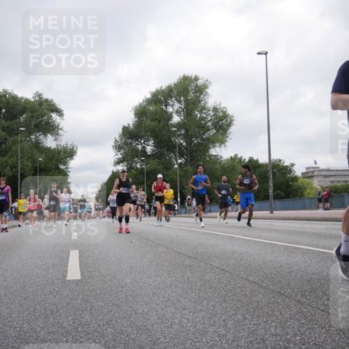 29.06.2025 - hella hamburg halbmarathon Luisa Fischer http://msf.ph/oto/8437525 29.06.2025 10:57:42 Kennedybrücke 1521, 2, 2600, 3364, 4720, 5309, 5856, 5933, 6583, 6987, 7946, 7986, 9130 meine-sportfotos.de