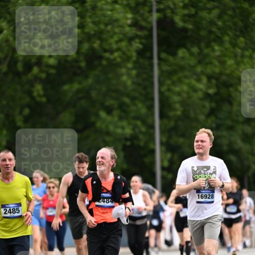 29.06.2025 - hella hamburg halbmarathon Dr. Thomas Lammeyer http://msf.ph/oto/8437544 29.06.2025 10:55:53 Kennedybrücke 1203, 1404, 1617, 1930, 2202, 2380, 2484, 2485, 2736, 2778, 3038, 3838, 4652, 4771, 5062, 5286, 5289, 5357, 5716, 6091, 6945, 7012, 7825, 7938, 7992, 8200, 8410, 8621, 9166, 9167, 9933, 10521, 10552, 10614, 10636, 10673 meine-sportfotos.de