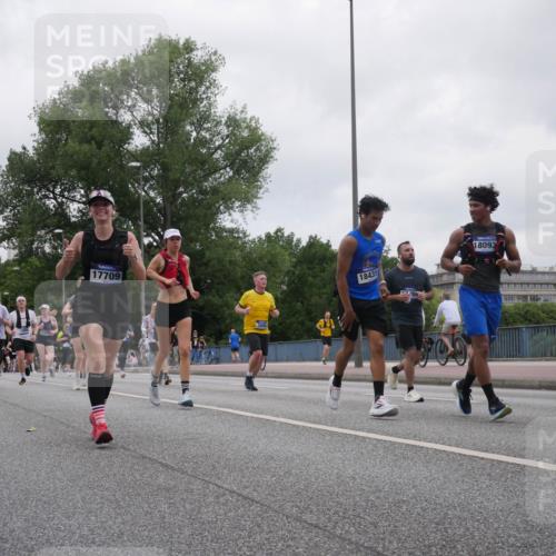 29.06.2025 - hella hamburg halbmarathon Luisa Fischer http://msf.ph/oto/8437560 29.06.2025 10:57:44 Kennedybrücke 17709, 18431, 18093, 2600, 3364, 4039, 4720, 5309, 5856, 5933, 7670, 7946, 7986, 9130 meine-sportfotos.de
