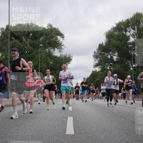 29.06.2025 - hella hamburg halbmarathon Luisa Fischer http://msf.ph/oto/8437602 29.06.2025 10:57:46 Kennedybrücke 6521, 14416, 6192, 7498, 7946, 5856, 12930, 12898, 4720, 2600, 4039, 4720, 5856, 5933, 7670, 7874, 7946, 7986, 9130 meine-sportfotos.de