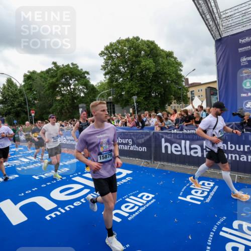 29.06.2025 - hella hamburg halbmarathon Zöllner http://msf.ph/oto/8437604 29.06.2025 10:55:10 Ziel 1549, 1628, 2119, 2448, 2884, 3041, 3791, 3945, 4938, 6355, 8691, 9060, 9361, 9380, 10191, 10192, 11333, 11747, 11976, 12248, 12961, 13297, 14750, 14834, 14948, 15126, 15879, 16108, 16630, 17803, 17842 meine-sportfotos.de