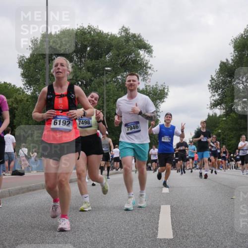 29.06.2025 - hella hamburg halbmarathon Luisa Fischer http://msf.ph/oto/8437623 29.06.2025 10:57:48 Kennedybrücke 6521, 6192, 7498, 14655, 7946, 7670, 15174, 7874, 5815, 5856, 128, 1822, 2600, 3857, 4039, 4720, 5815, 5856, 5933, 7670, 7874, 7946, 7986, 9130 meine-sportfotos.de