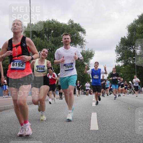 29.06.2025 - hella hamburg halbmarathon Luisa Fischer http://msf.ph/oto/8437636 29.06.2025 10:57:48 Kennedybrücke 6521, 6192, 7498, 7946, 14, 15174, 5815, 5856, 128, 1822, 2600, 3857, 4039, 4720, 5815, 5856, 5933, 7670, 7874, 7946, 7986, 9130 meine-sportfotos.de