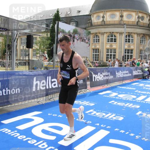 29.06.2025 - hella hamburg halbmarathon Michael Strokosch http://msf.ph/oto/8437644 29.06.2025 10:21:26 Ziel 14933 meine-sportfotos.de