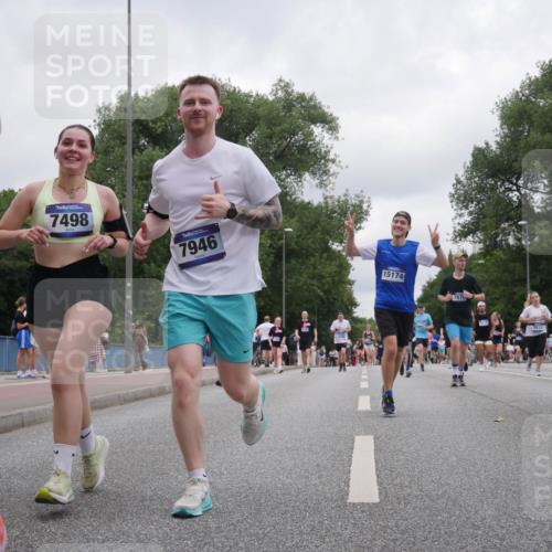 29.06.2025 - hella hamburg halbmarathon Luisa Fischer http://msf.ph/oto/8437650 29.06.2025 10:57:49 Kennedybrücke 7498, 7946, 15174, 7670, 5815, 5856, 1822, 2600, 3857, 4039, 4720, 5815, 5856, 5933, 7670, 7874, 7946, 7986, 9130 meine-sportfotos.de