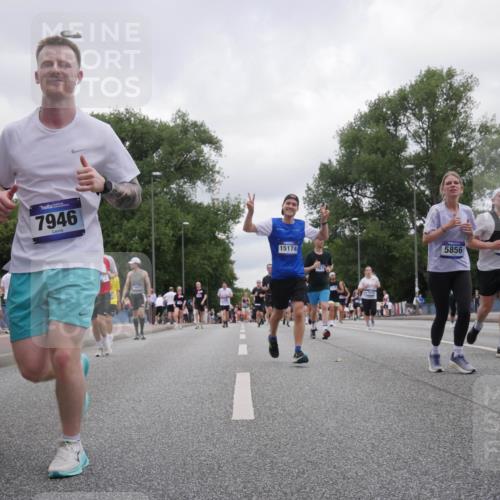 29.06.2025 - hella hamburg halbmarathon Luisa Fischer http://msf.ph/oto/8437662 29.06.2025 10:57:49 Kennedybrücke 7946, 15174, 767, 5856, 898, 11569, 129, 1822, 2600, 3857, 4039, 4720, 5815, 5856, 5933, 7670, 7874, 7946, 7986, 9130 meine-sportfotos.de