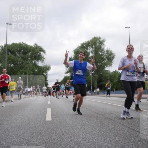 29.06.2025 - hella hamburg halbmarathon Luisa Fischer http://msf.ph/oto/8437679 29.06.2025 10:57:50 Kennedybrücke 6306, 5856, 12898, 15174, 1567, 12930, 1822, 2600, 3857, 4039, 4720, 5815, 5856, 5933, 7670, 7874, 7946, 7986, 9130 meine-sportfotos.de