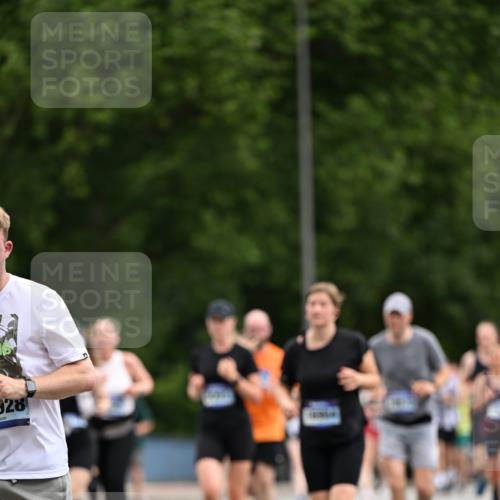29.06.2025 - hella hamburg halbmarathon Dr. Thomas Lammeyer http://msf.ph/oto/8437682 29.06.2025 10:55:56 Kennedybrücke 1203, 1404, 1617, 1930, 2202, 2380, 2484, 2485, 2736, 2778, 3038, 3838, 4652, 5062, 5286, 5289, 5357, 5716, 6091, 6945, 6954, 7012, 7770, 7771, 7825, 7938, 7992, 8200, 8410, 8621, 10521, 10552, 10614, 10636, 10673 meine-sportfotos.de
