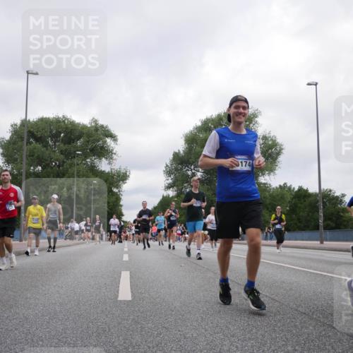 29.06.2025 - hella hamburg halbmarathon Luisa Fischer http://msf.ph/oto/8437689 29.06.2025 10:57:51 Kennedybrücke 7670, 174, 5856, 289, 1822, 3857, 4039, 4720, 5815, 5856, 5933, 7670, 7874, 7946, 7986, 9130 meine-sportfotos.de