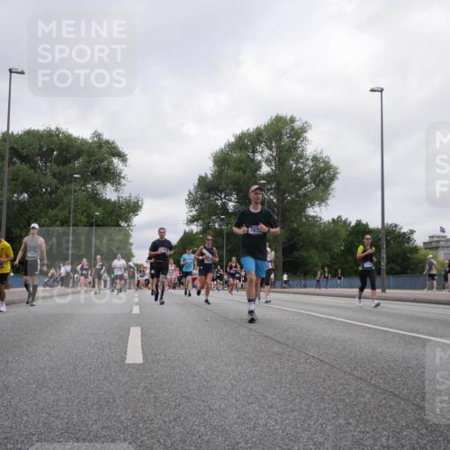 29.06.2025 - hella hamburg halbmarathon Luisa Fischer http://msf.ph/oto/8437705 29.06.2025 10:57:52 Kennedybrücke 120, 14655, 7675, 11354, 1822, 3857, 4039, 4720, 5185, 5815, 5856, 5933, 7670, 7874, 7986 meine-sportfotos.de