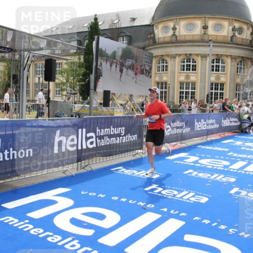 29.06.2025 - hella hamburg halbmarathon Michael Strokosch http://msf.ph/oto/8437723 29.06.2025 10:21:37 Ziel 9442, 11965, 17856 meine-sportfotos.de