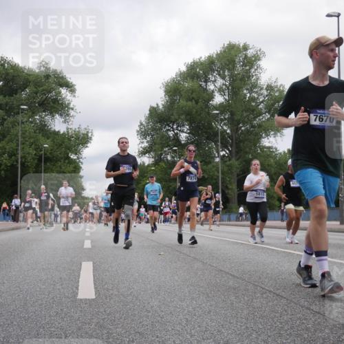 29.06.2025 - hella hamburg halbmarathon Luisa Fischer http://msf.ph/oto/8437730 29.06.2025 10:57:53 Kennedybrücke 14655, 785, 1822, 7874, 5815, 403, 7670, 1779, 1822, 3857, 4039, 5185, 5815, 5856, 7670, 7874, 7986 meine-sportfotos.de