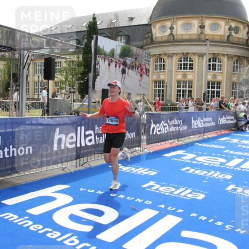 29.06.2025 - hella hamburg halbmarathon Michael Strokosch http://msf.ph/oto/8437740 29.06.2025 10:21:37 Ziel 9442, 11965, 17856 meine-sportfotos.de