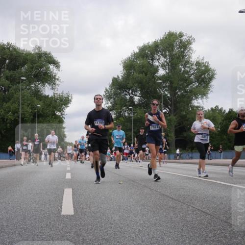 29.06.2025 - hella hamburg halbmarathon Luisa Fischer http://msf.ph/oto/8437741 29.06.2025 10:57:53 Kennedybrücke 14655, 11785, 1822, 7874, 5815, 939, 1779, 1822, 3857, 4039, 5185, 5815, 5856, 7670, 7874, 7986 meine-sportfotos.de
