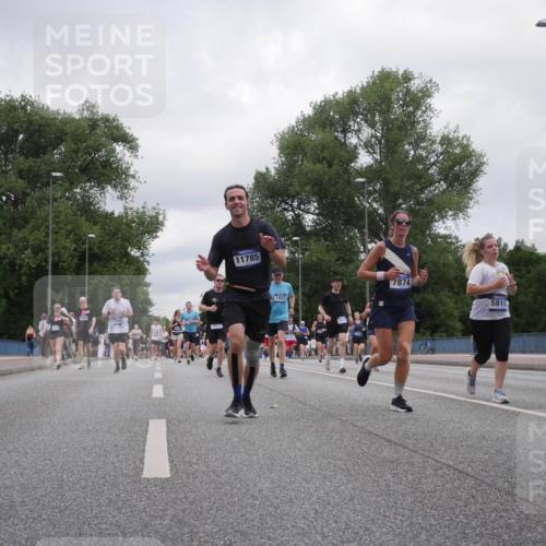 29.06.2025 - hella hamburg halbmarathon Luisa Fischer http://msf.ph/oto/8437749 29.06.2025 10:57:54 Kennedybrücke 4655, 11785, 1822, 7874, 5815, 403, 1779, 1822, 3857, 4039, 5185, 5815, 5856, 7670, 7874, 9764 meine-sportfotos.de