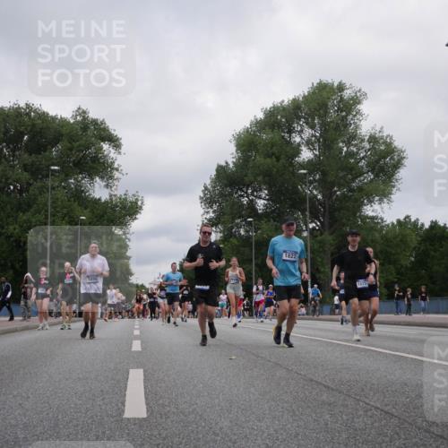 29.06.2025 - hella hamburg halbmarathon Luisa Fischer http://msf.ph/oto/8437782 29.06.2025 10:57:56 Kennedybrücke 5764, 5898, 1779, 1822, 15731, 1779, 1822, 3857, 4039, 5185, 5815, 6988, 7670, 7874, 9764 meine-sportfotos.de