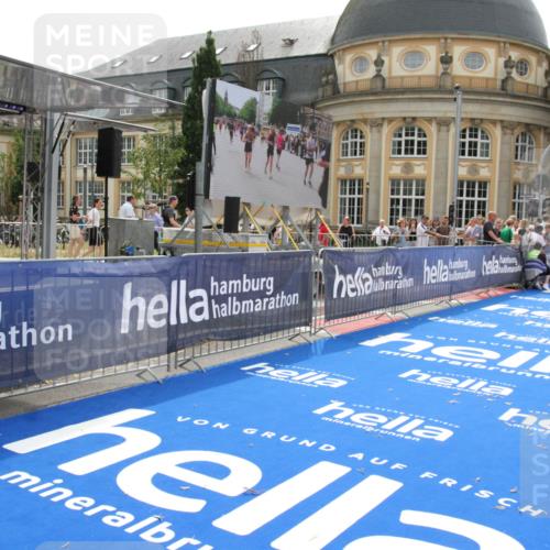29.06.2025 - hella hamburg halbmarathon Michael Strokosch http://msf.ph/oto/8437783 29.06.2025 10:21:38 Ziel 6559, 9442, 11965, 17856 meine-sportfotos.de