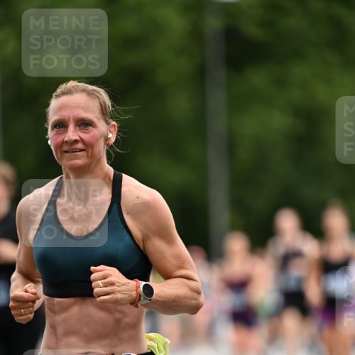 29.06.2025 - hella hamburg halbmarathon Dr. Thomas Lammeyer http://msf.ph/oto/8437786 29.06.2025 10:55:59 Kennedybrücke 1203, 1404, 1418, 1617, 2202, 2380, 2484, 2485, 2736, 2778, 3038, 3838, 4652, 4878, 5062, 5286, 5289, 5357, 5394, 5716, 6091, 6945, 6954, 7012, 7770, 7771, 7825, 7938, 7992, 8040, 8200, 8410, 8621, 9462, 10521, 10552, 10614, 10636, 10673, 10830 meine-sportfotos.de