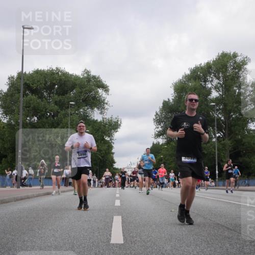 29.06.2025 - hella hamburg halbmarathon Luisa Fischer http://msf.ph/oto/8437812 29.06.2025 10:57:58 Kennedybrücke 5898, 18, 1779, 1822, 3857, 5185, 5815, 6279, 6988, 7874, 9764 meine-sportfotos.de