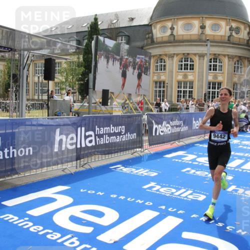 29.06.2025 - hella hamburg halbmarathon Michael Strokosch http://msf.ph/oto/8437842 29.06.2025 10:21:39 Ziel 6559, 9442, 11965, 17856 meine-sportfotos.de