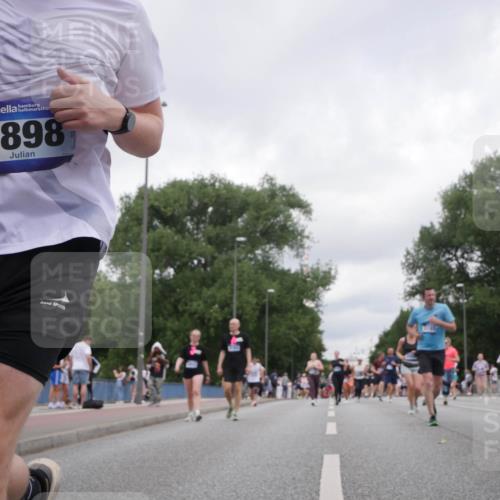 29.06.2025 - hella hamburg halbmarathon Luisa Fischer http://msf.ph/oto/8437855 29.06.2025 10:58:00 Kennedybrücke 5898, 1779, 1822, 3857, 5185, 5500, 5815, 6279, 6988, 9764, 10331 meine-sportfotos.de