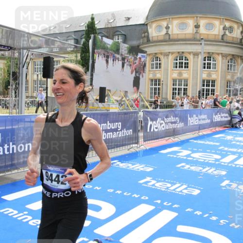 29.06.2025 - hella hamburg halbmarathon Michael Strokosch http://msf.ph/oto/8437876 29.06.2025 10:21:40 Ziel 6559, 9442, 11965, 17856 meine-sportfotos.de