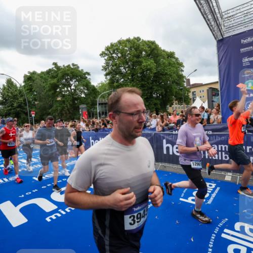 29.06.2025 - hella hamburg halbmarathon Zöllner http://msf.ph/oto/8437885 29.06.2025 10:55:15 Ziel 1549, 1628, 2119, 2448, 3041, 3945, 4903, 6355, 6891, 8973, 9361, 9380, 10188, 10191, 10192, 10582, 11747, 12248, 12961, 14834, 15854, 16108, 16521, 16630, 18031, 18966 meine-sportfotos.de