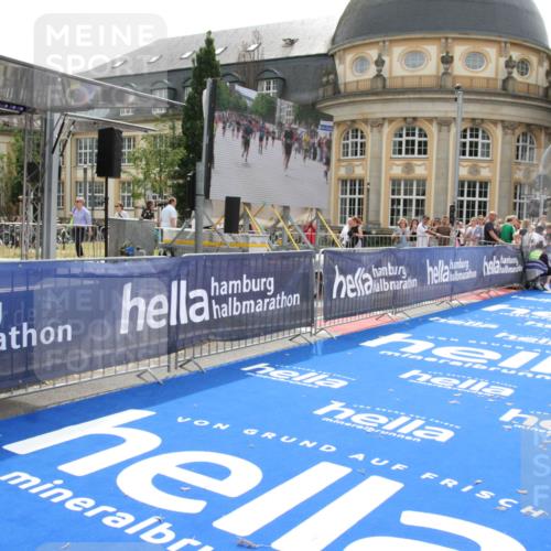 29.06.2025 - hella hamburg halbmarathon Michael Strokosch http://msf.ph/oto/8437891 29.06.2025 10:21:40 Ziel 6559, 9442, 11965, 17856 meine-sportfotos.de