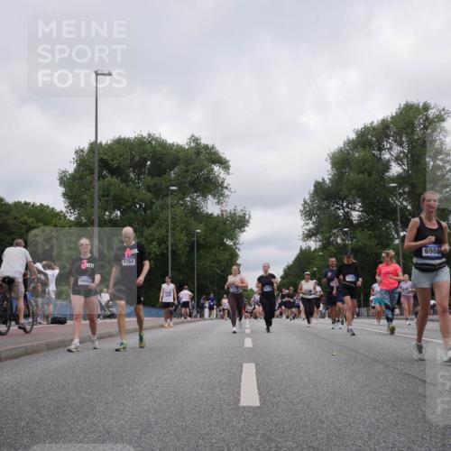 29.06.2025 - hella hamburg halbmarathon Luisa Fischer http://msf.ph/oto/8437919 29.06.2025 10:58:04 Kennedybrücke 1, 10043, 9764, 6279, 12283, 6988, 1767, 1779, 5185, 5430, 5500, 6279, 6988, 8801, 8803, 9764, 10331 meine-sportfotos.de