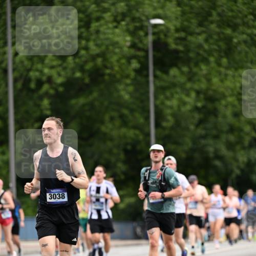 29.06.2025 - hella hamburg halbmarathon Dr. Thomas Lammeyer http://msf.ph/oto/8437941 29.06.2025 10:56:04 Kennedybrücke 1203, 1404, 1418, 1617, 2484, 2485, 2736, 2778, 3038, 4652, 4878, 5062, 5357, 5394, 5534, 5716, 6091, 6945, 6954, 7770, 7771, 7825, 7992, 8040, 8200, 8621, 9460, 9462, 9590, 10521, 10552, 10614, 10673, 10830 meine-sportfotos.de