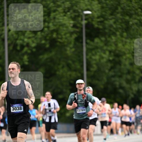29.06.2025 - hella hamburg halbmarathon Dr. Thomas Lammeyer http://msf.ph/oto/8437955 29.06.2025 10:56:04 Kennedybrücke 1203, 1404, 1418, 1617, 2484, 2485, 2736, 2778, 3038, 4652, 4878, 5062, 5357, 5394, 5534, 5716, 6091, 6945, 6954, 7770, 7771, 7825, 7992, 8040, 8200, 8621, 9460, 9462, 9590, 10521, 10552, 10614, 10673, 10830 meine-sportfotos.de