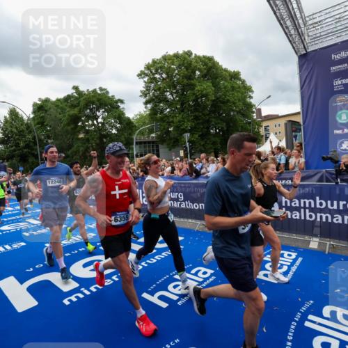 29.06.2025 - hella hamburg halbmarathon Zöllner http://msf.ph/oto/8437970 29.06.2025 10:55:16 Ziel 1549, 1628, 2119, 2448, 3041, 3945, 4903, 6355, 6891, 8973, 9361, 10188, 10191, 10192, 10263, 10582, 11747, 12248, 12961, 14834, 15854, 16108, 16521, 18031, 18966 meine-sportfotos.de
