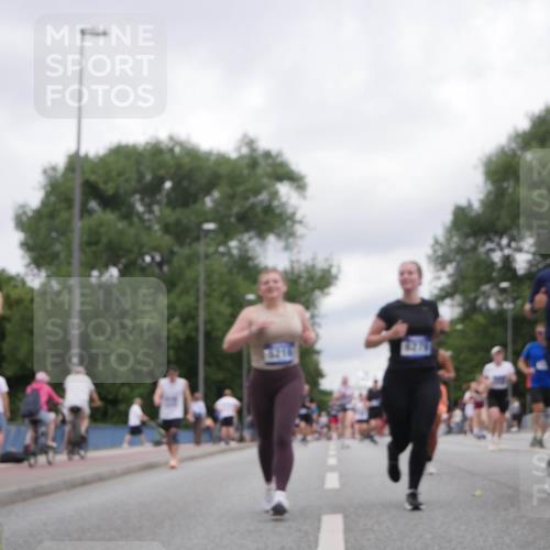 29.06.2025 - hella hamburg halbmarathon Luisa Fischer http://msf.ph/oto/8437972 29.06.2025 10:58:07 Kennedybrücke 9764, 6216, 14754, 1767, 5430, 5500, 6279, 6988, 8801, 8803, 9764, 10331 meine-sportfotos.de