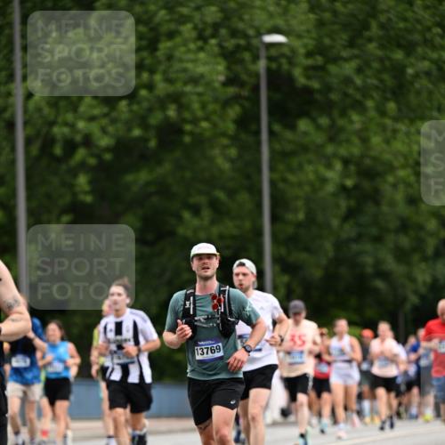 29.06.2025 - hella hamburg halbmarathon Dr. Thomas Lammeyer http://msf.ph/oto/8437976 29.06.2025 10:56:05 Kennedybrücke 1203, 1404, 1418, 1617, 2484, 2485, 2736, 2778, 3038, 3934, 4652, 4878, 5062, 5357, 5394, 5534, 5716, 6091, 6456, 6945, 6954, 7770, 7771, 7825, 7992, 8040, 8200, 8621, 9460, 9462, 9590, 10521, 10552, 10614, 10673, 10830 meine-sportfotos.de
