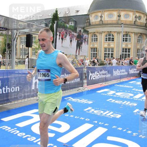 29.06.2025 - hella hamburg halbmarathon Michael Strokosch http://msf.ph/oto/8437983 29.06.2025 10:21:44 Ziel 6559, 11965 meine-sportfotos.de