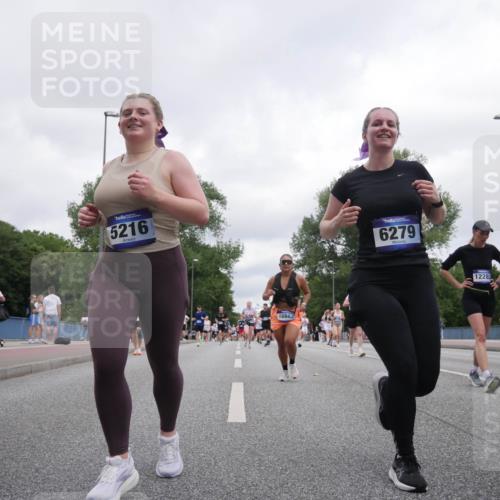 29.06.2025 - hella hamburg halbmarathon Luisa Fischer http://msf.ph/oto/8438009 29.06.2025 10:58:09 Kennedybrücke 5216, 16683, 6279, 12283, 1767, 2566, 5430, 5500, 6279, 6988, 8801, 8803, 10331 meine-sportfotos.de