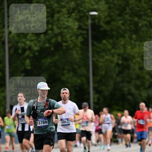 29.06.2025 - hella hamburg halbmarathon Dr. Thomas Lammeyer http://msf.ph/oto/8438024 29.06.2025 10:56:06 Kennedybrücke 1203, 1404, 1418, 1617, 1997, 2484, 2485, 2736, 2778, 3038, 3934, 4652, 4878, 5062, 5357, 5394, 5534, 5716, 6091, 6456, 6945, 6954, 7770, 7771, 7825, 7841, 7992, 8040, 8200, 8621, 9460, 9462, 9590, 10521, 10614, 10673, 10830 meine-sportfotos.de